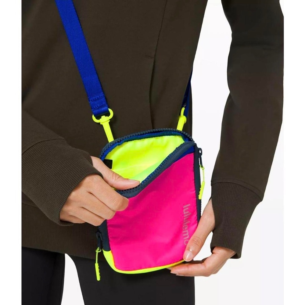 lululemon athletica Unisex Easy Access Crossbody Bag